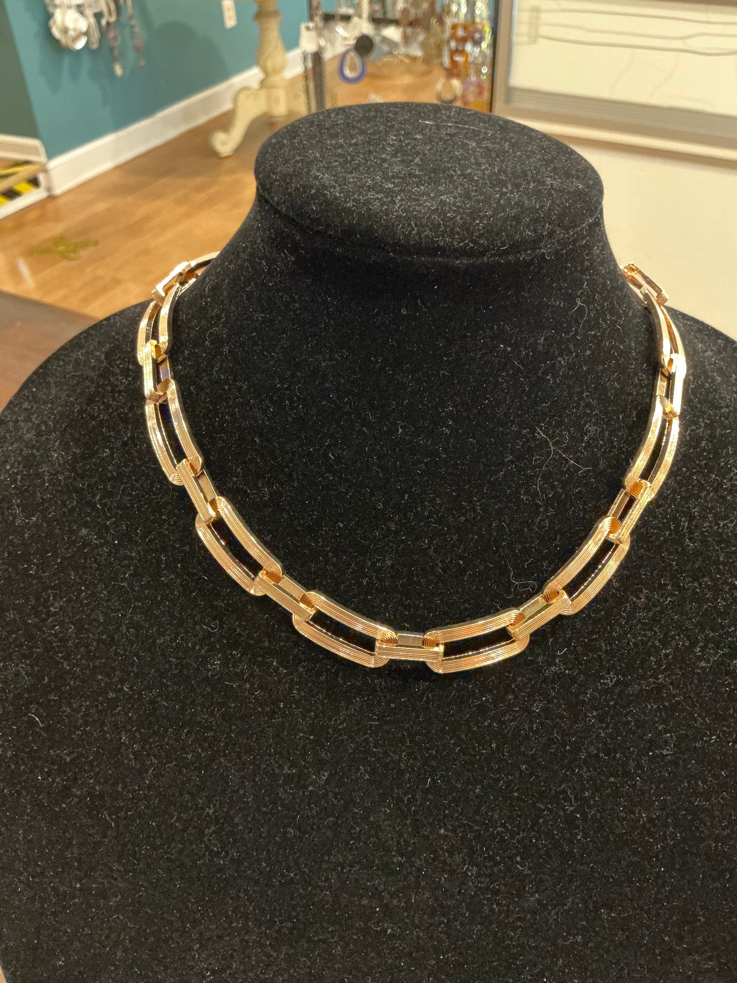 TEXTURED GOLD LINKS NCK