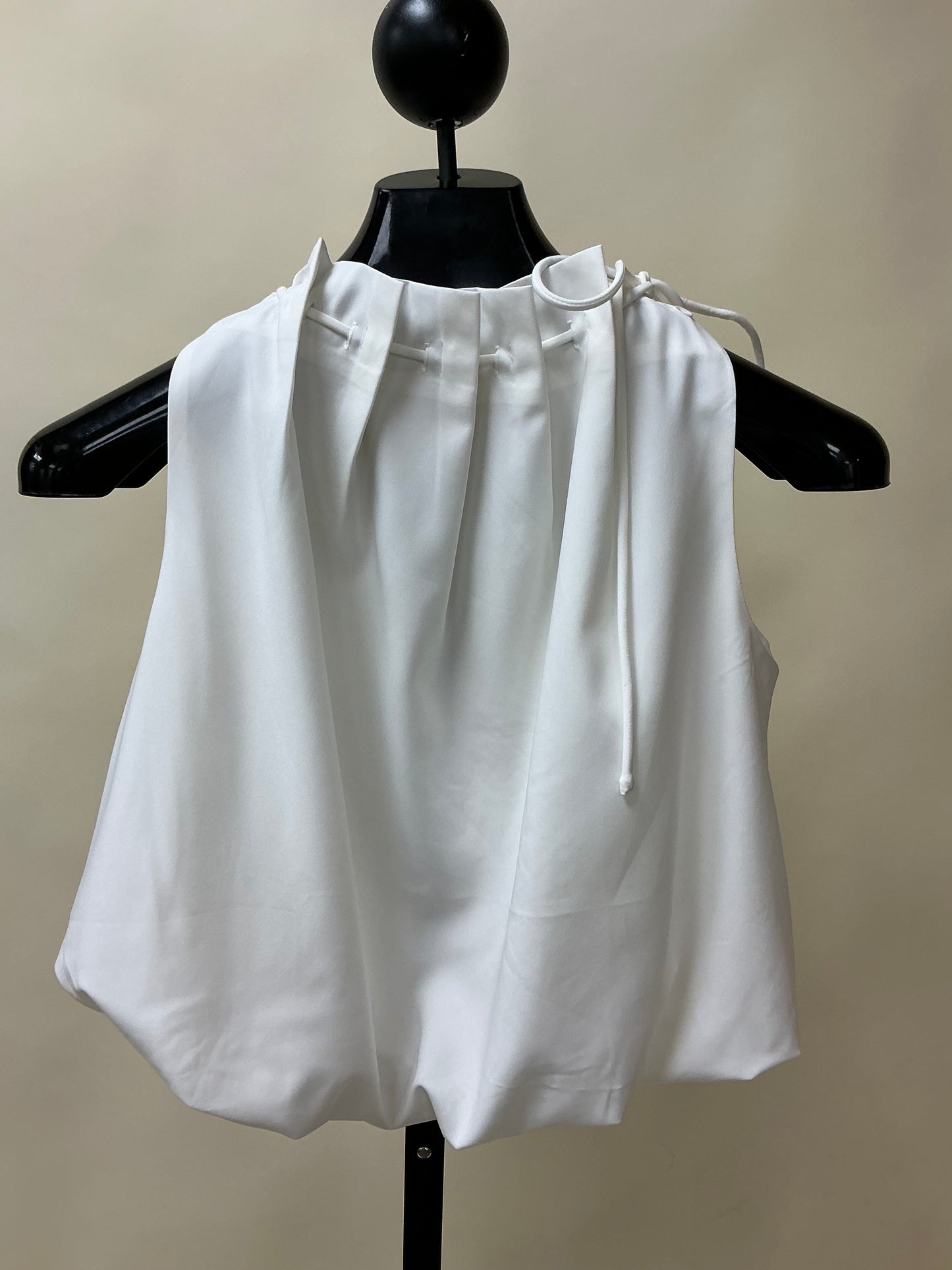 SHORT BUBBLE TOP W/TIE NECK