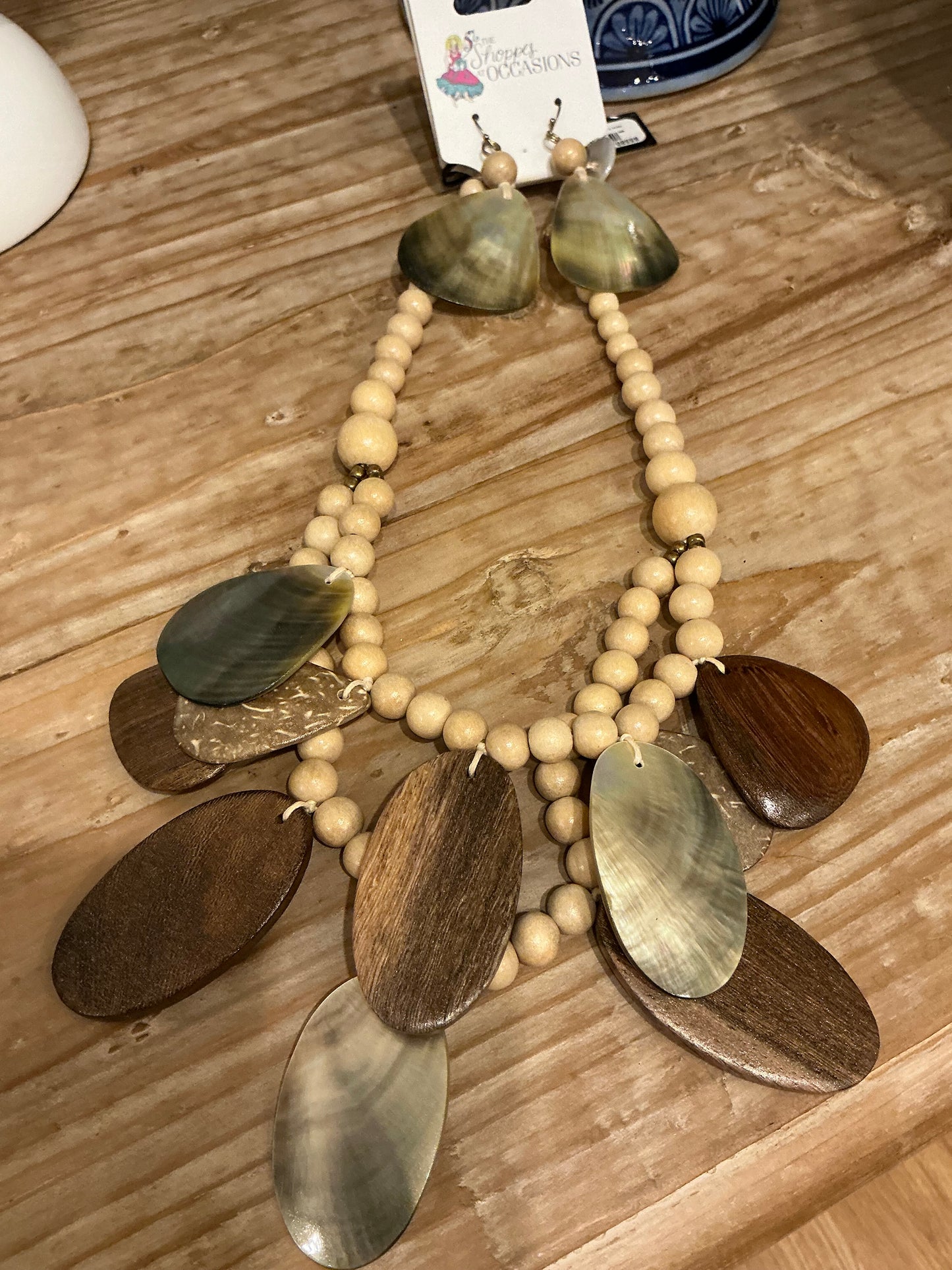 WOOD DISCS & BROWN LIP SHELL NECK