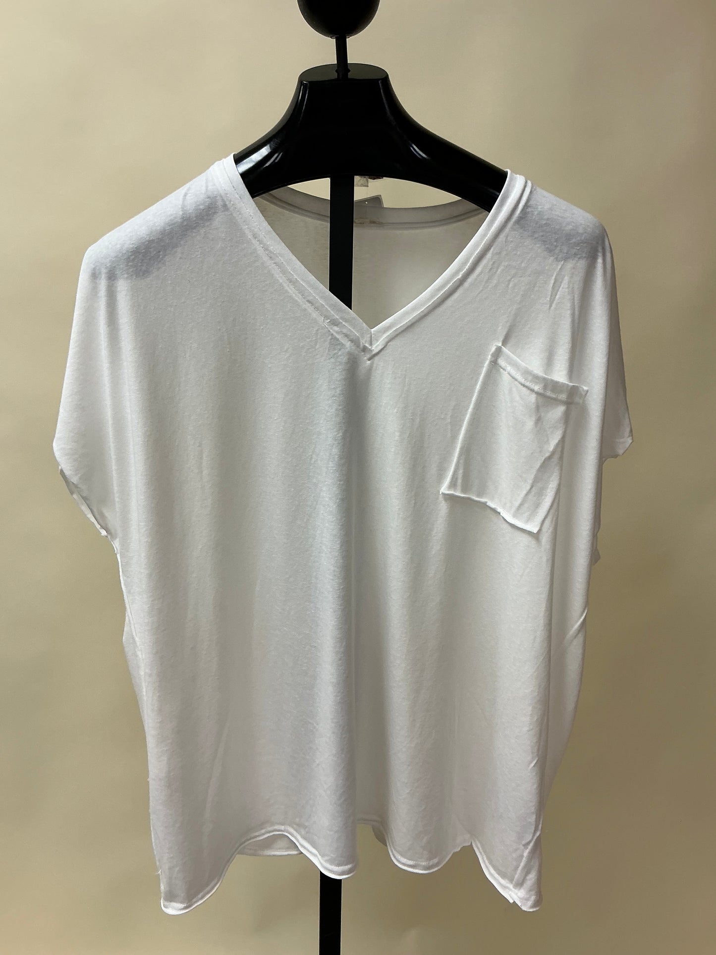V-NECK FRONT POCKET TEE (UKT254