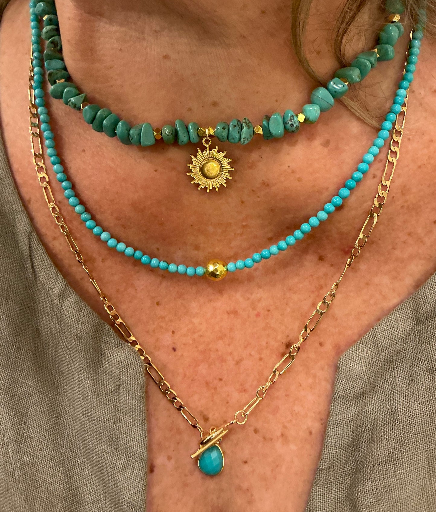 GOLD NECKLACE WITH BLUE MAGNESITE