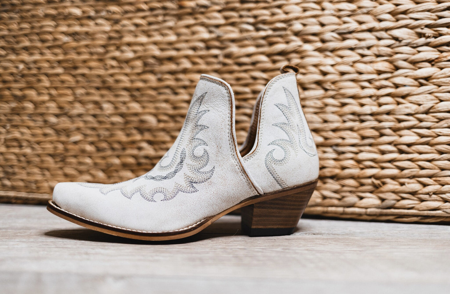 CREAM WESTERN BOOTS