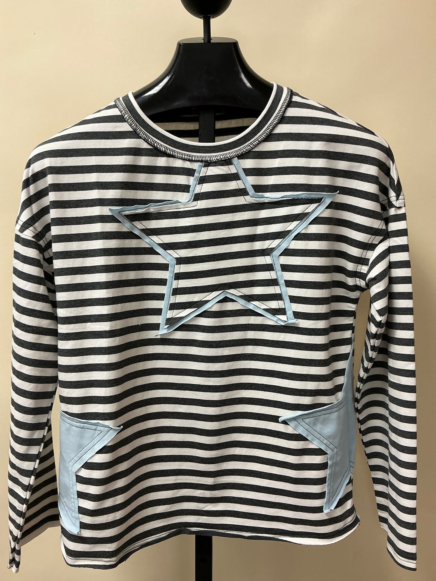 GREY STRIPE PULLOVER W/STAR