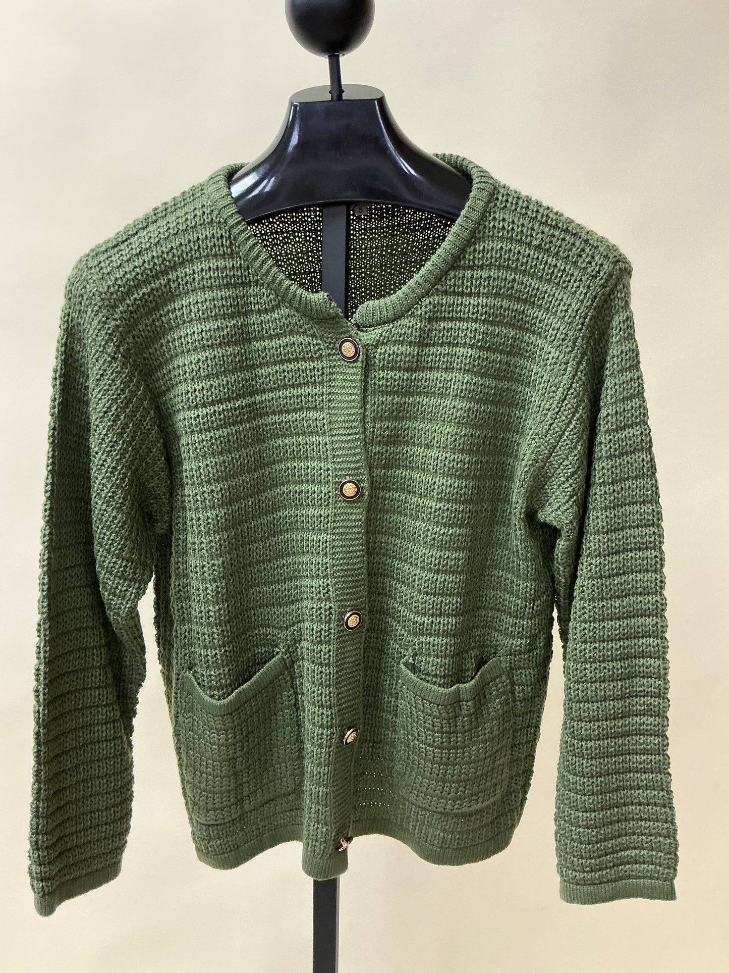 SHORT BUTTON UP SWEATER (W20508601