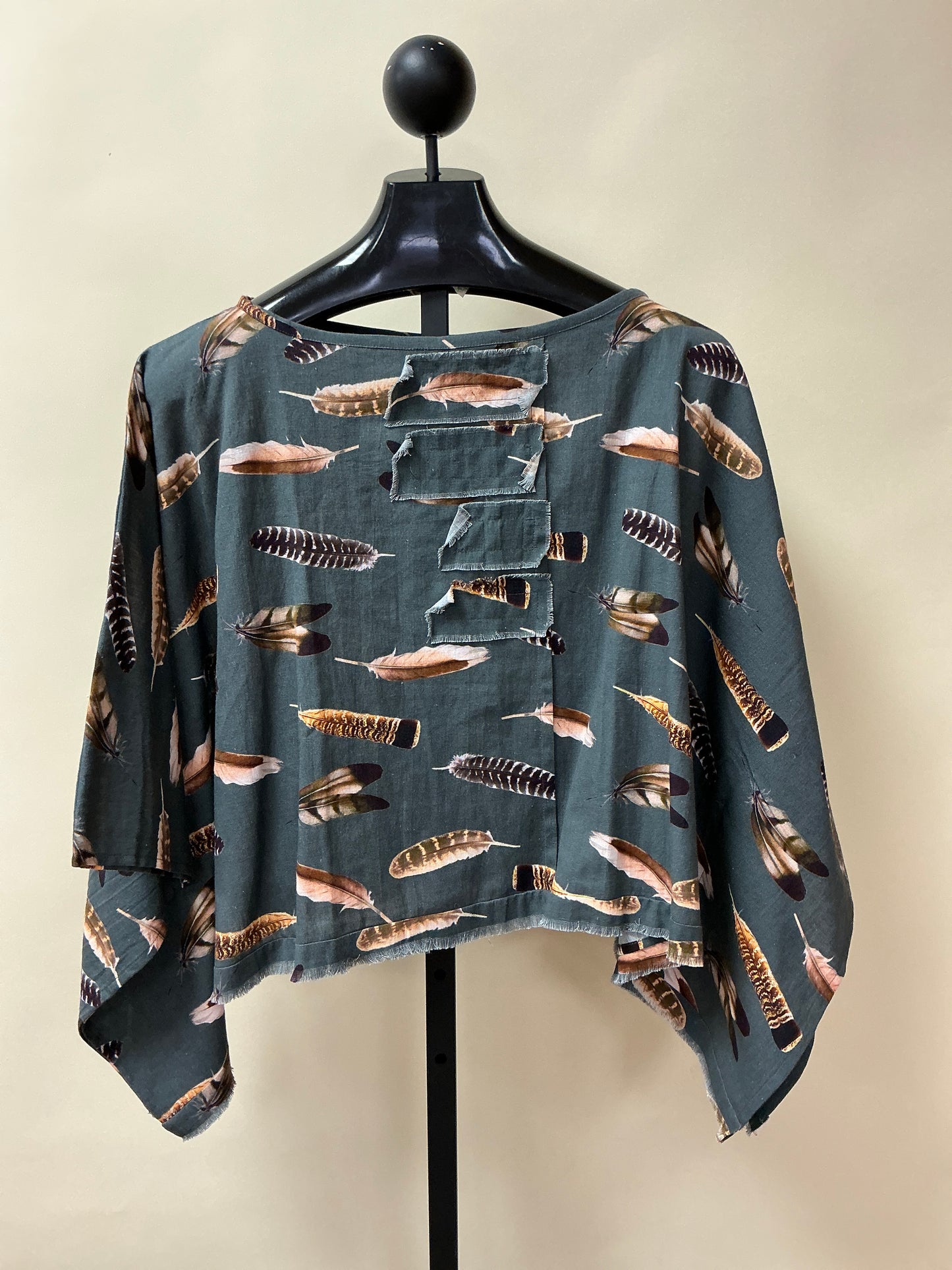 FEATHER PRINT PONCHO(4120