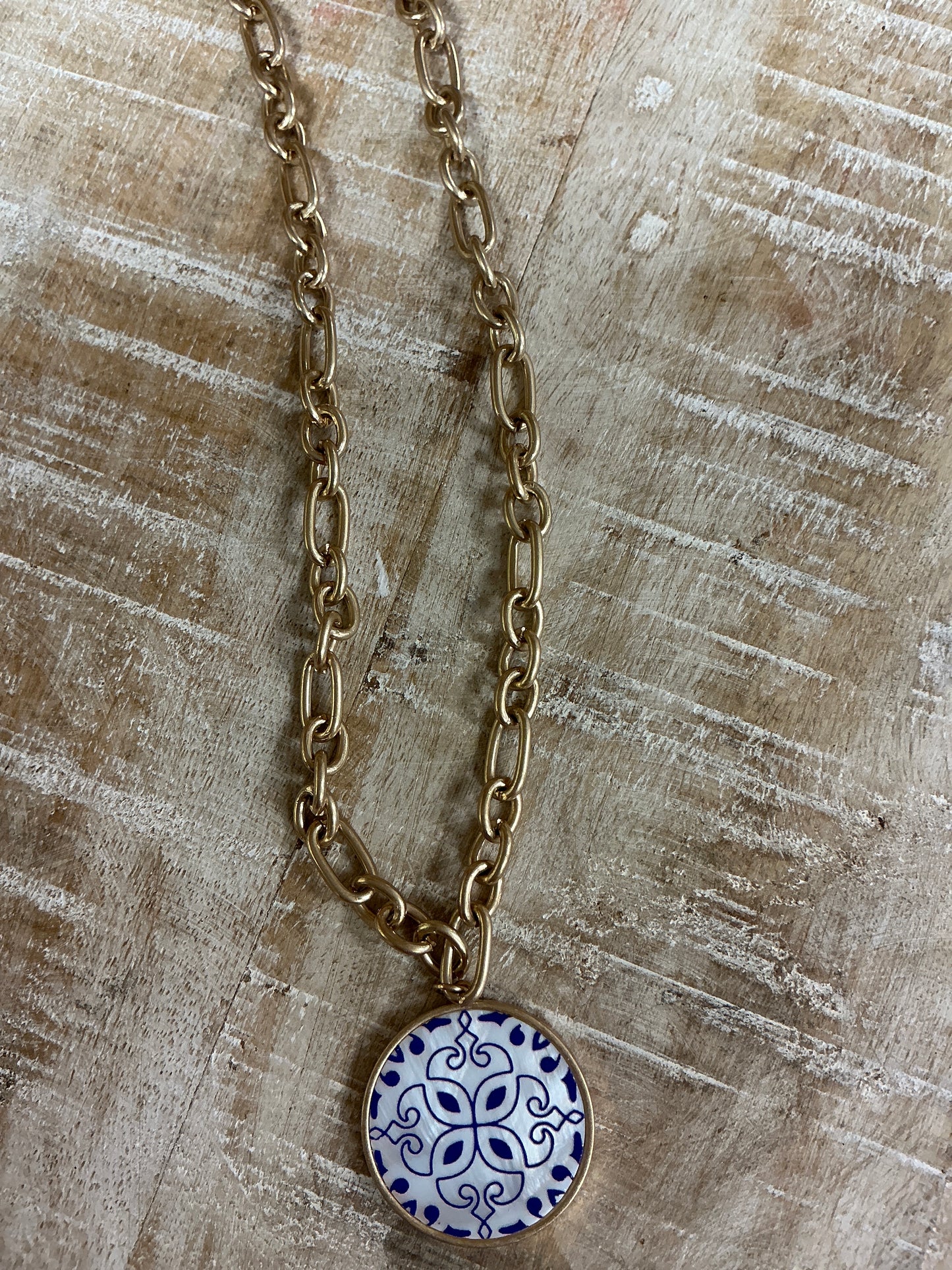 GS BLUE PATTERNED PENDANT NCK