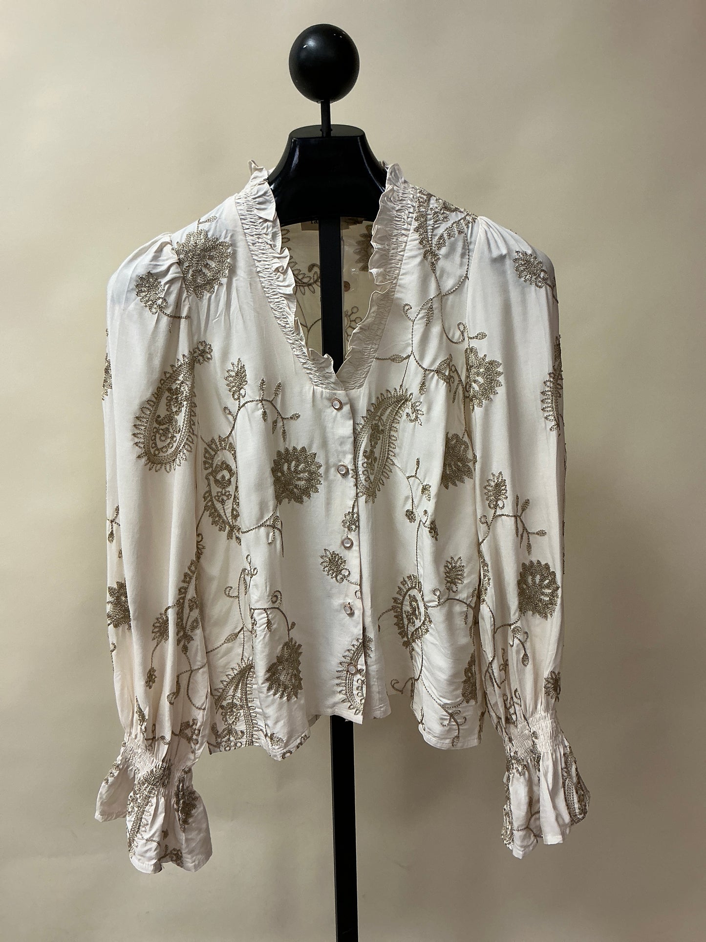 LONG SLV SMOCKED V-NECK COLLAR