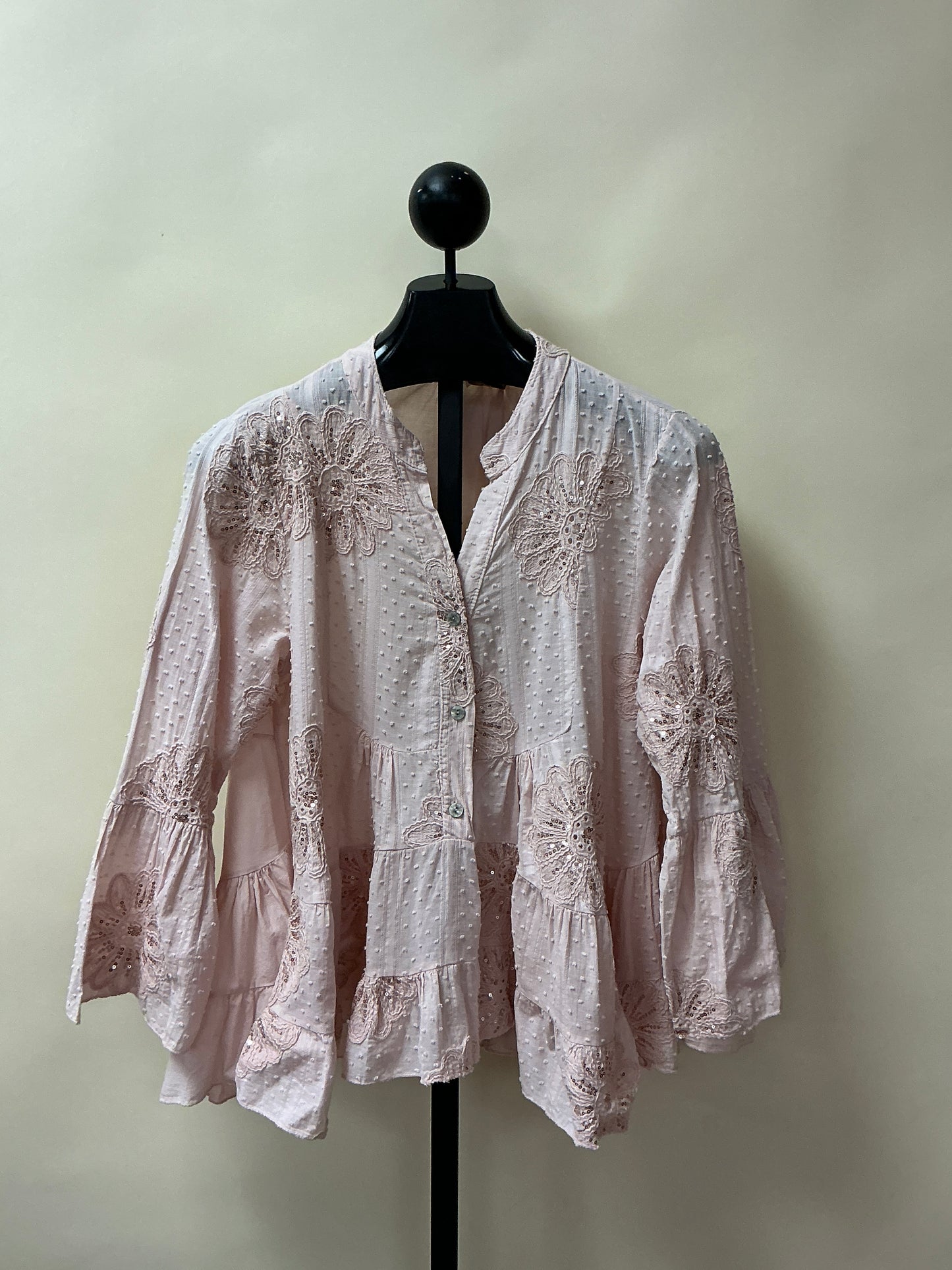 EMBROIDERED SEQQUIN FLORAL TOP