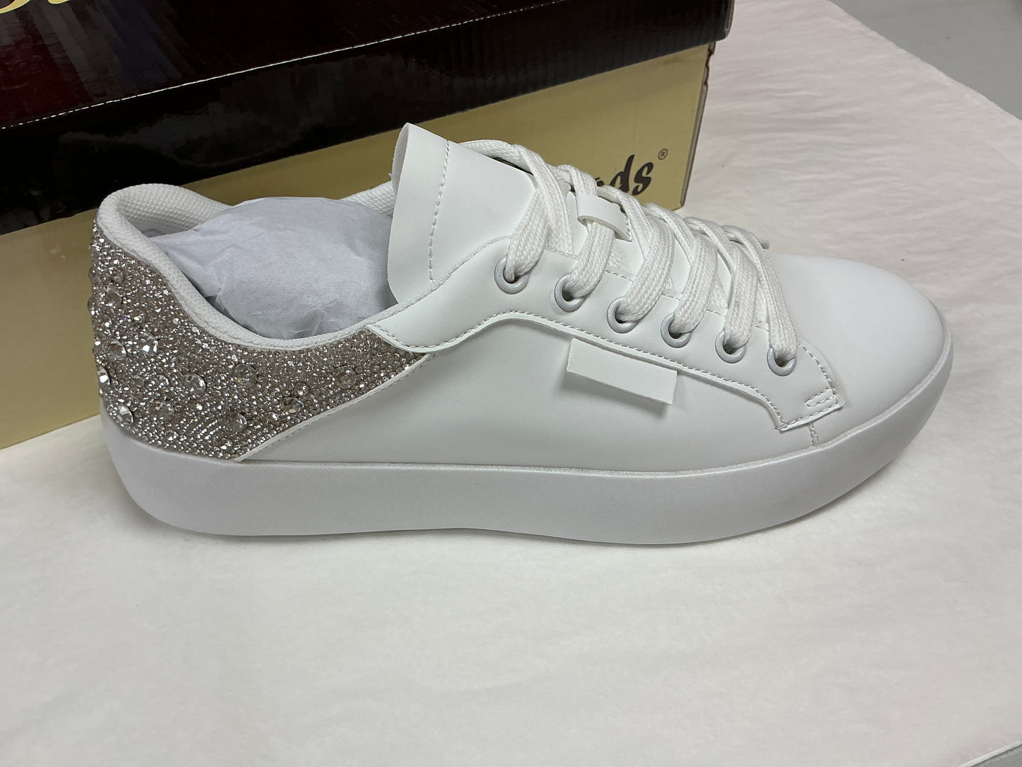 TENNIS SHOES