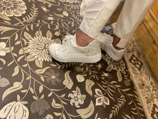 TENNIS SHOES