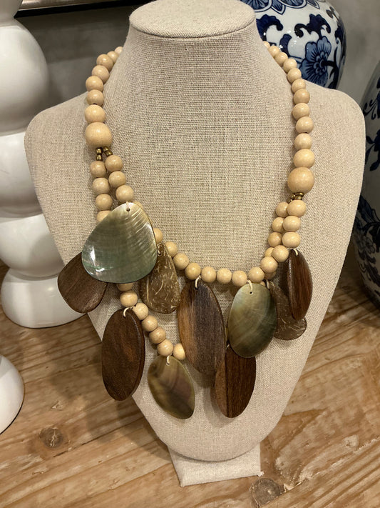 WOOD DISCS & BROWN LIP SHELL NECK