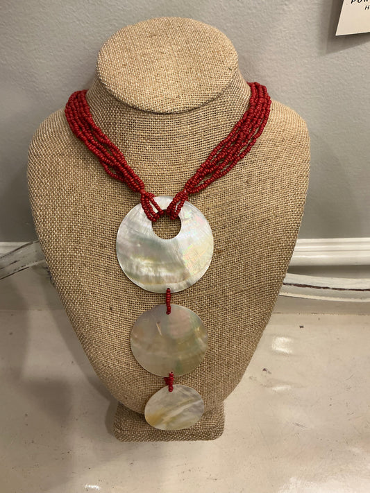 SHELL NECKLACE/MOTHER OF PEARL