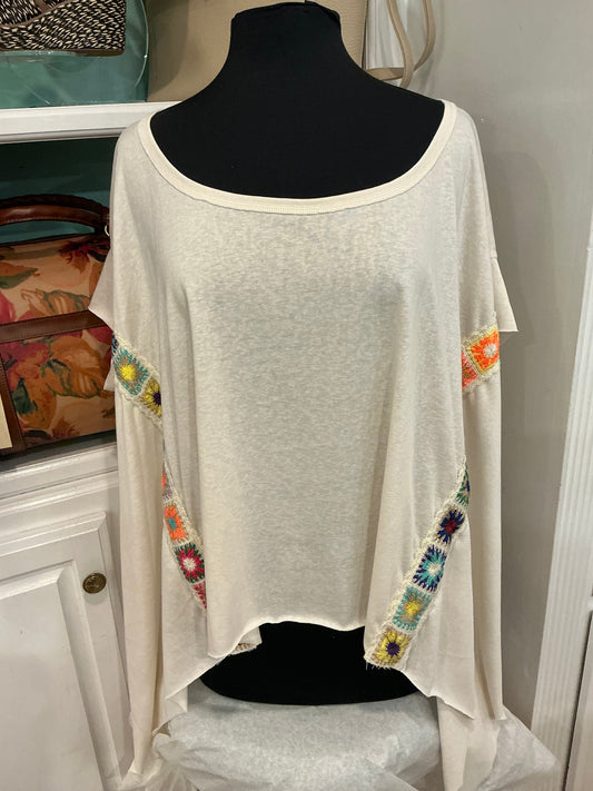 OVERSIZED TOP W/CROCHET DETAIL (DET32753B