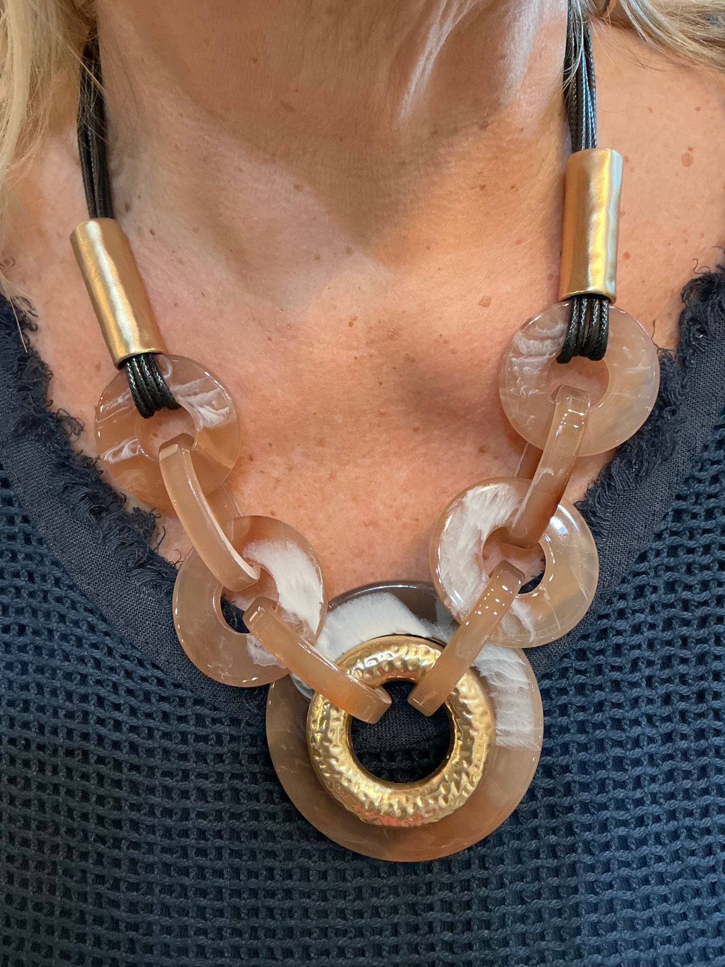 NECKLACE - BROWN/GOLD
