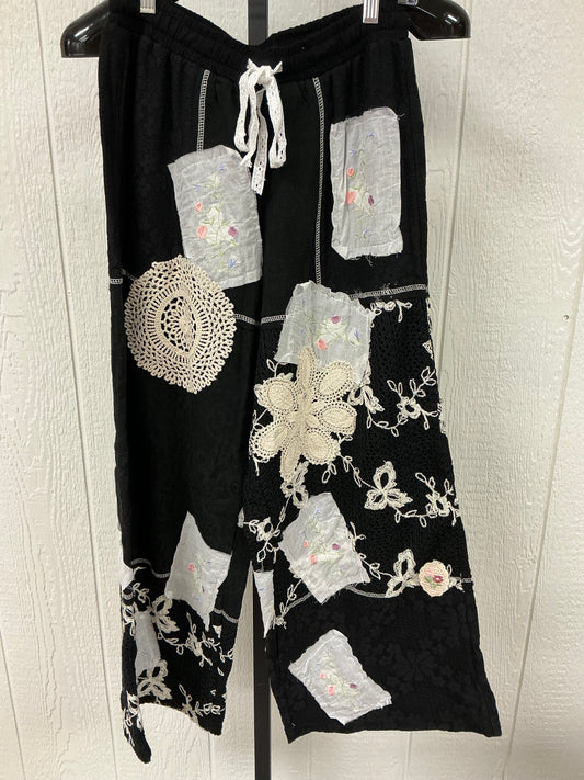 BLACK EMB/PATCHED PANT (YKP185