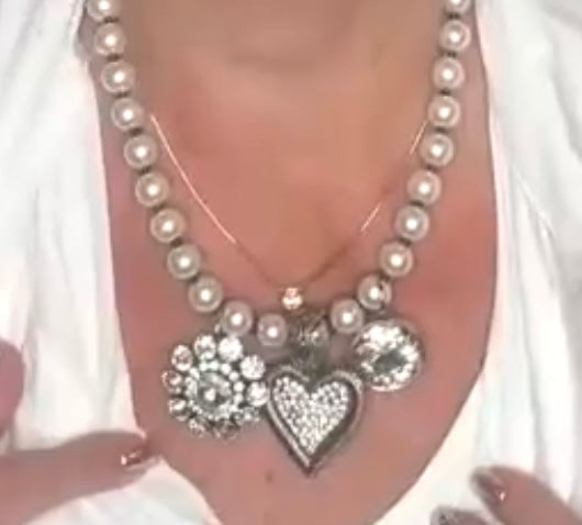 NECKLACE WITH LARGE CHARMS