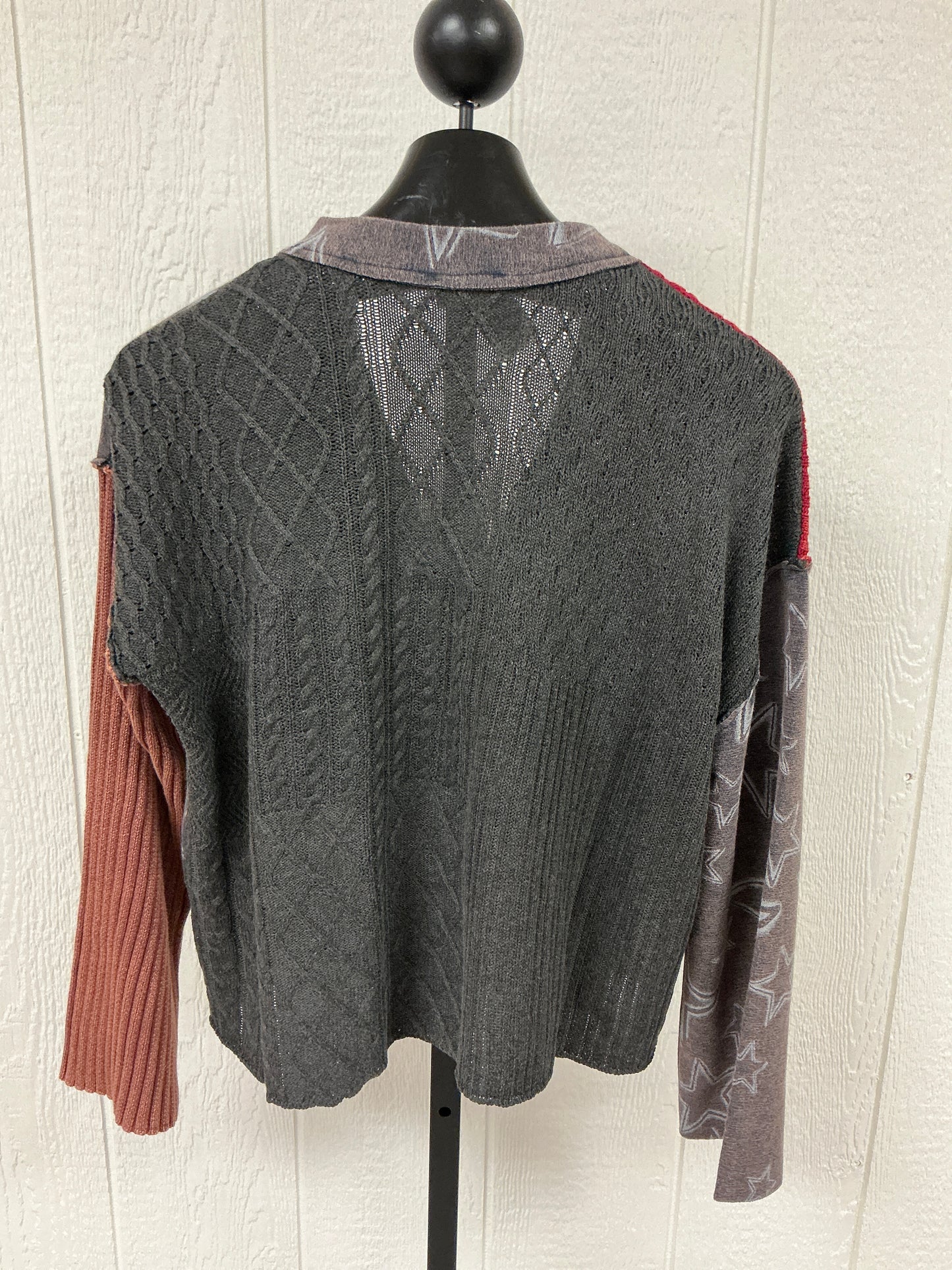 STAR PATTERN RAW EDGE SWEATER