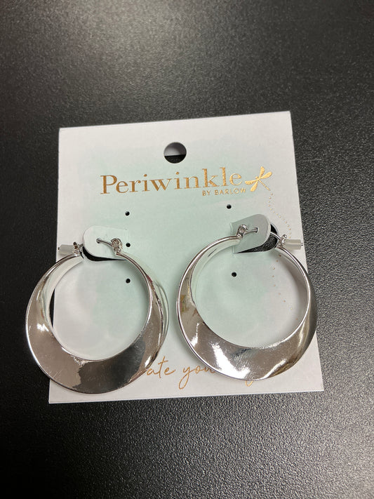 POLISHED HOOP TWIST EARR