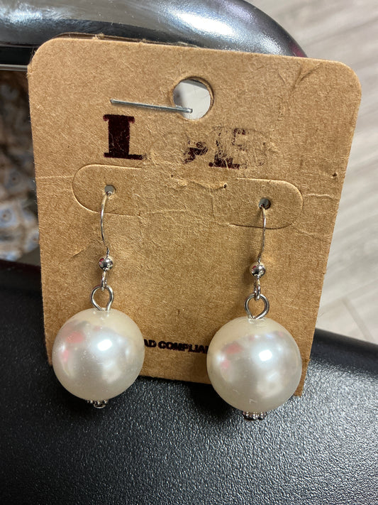 PEARL FRENCH HOOK ER