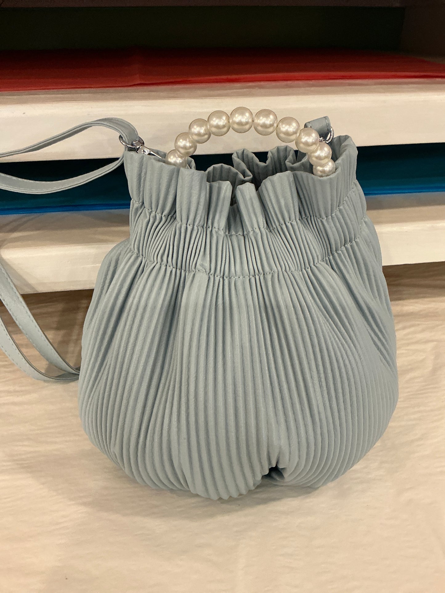 LIGHT BLUE BUCKET BAG/PEARL HANDLE