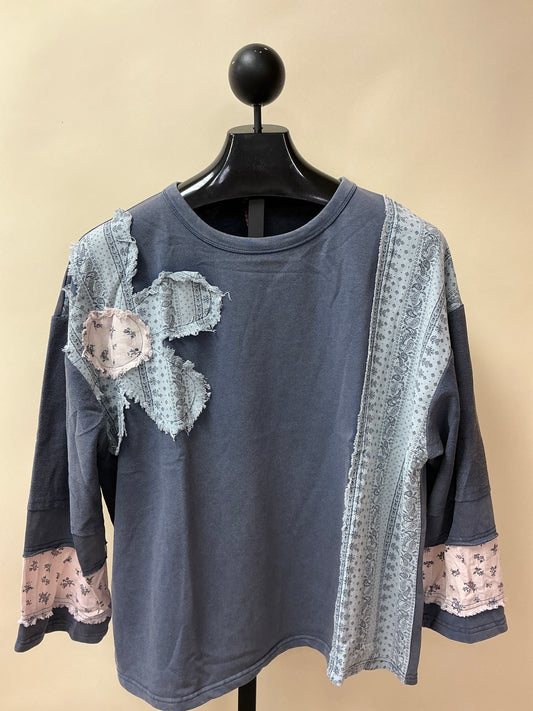 DENIM TOP W/FLORAL PATCH