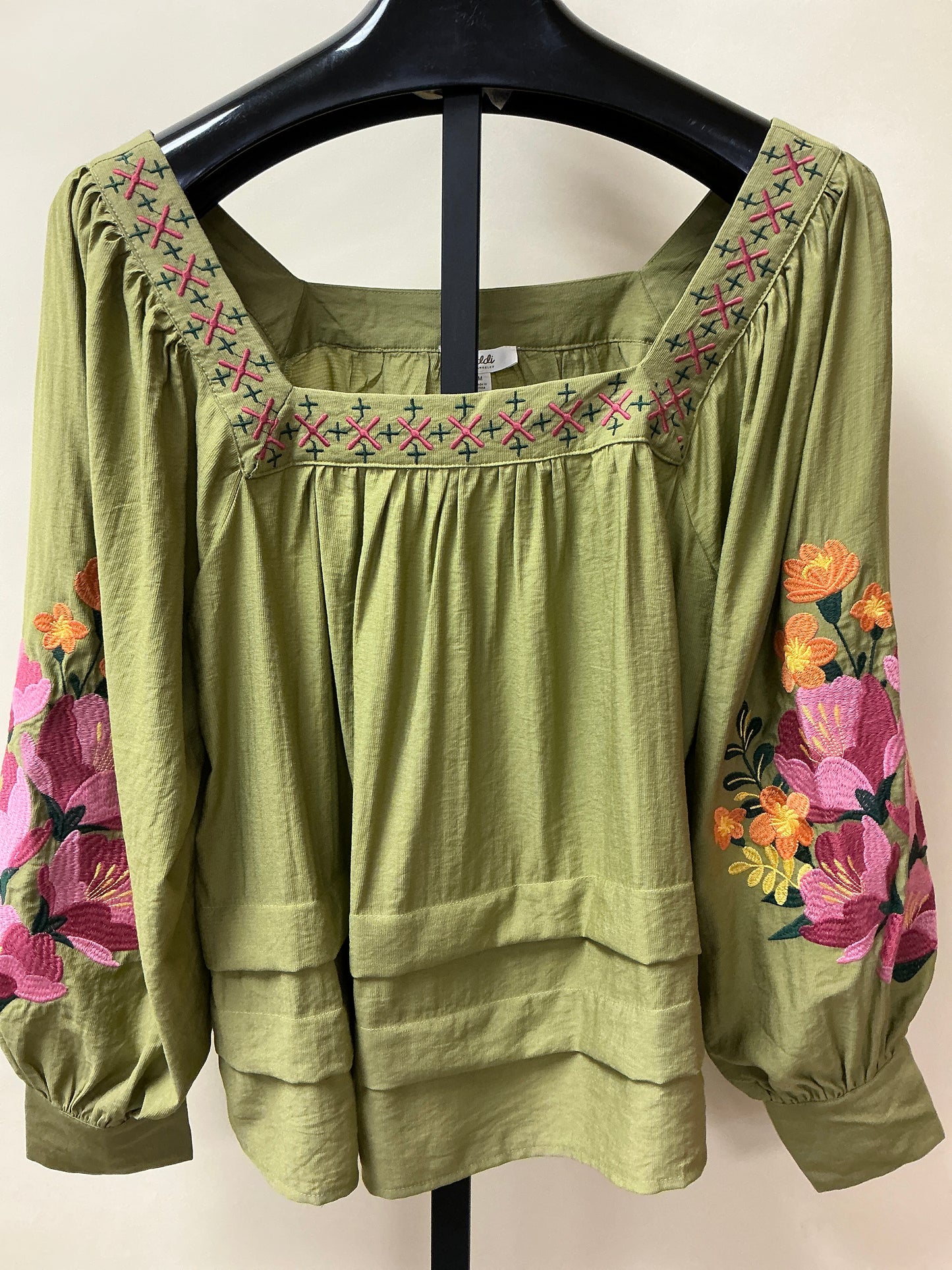 LT OLIVE EMB BLOUSE/SQ NECK