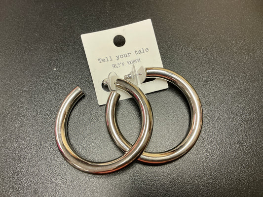 SILVER HOOP EARRING