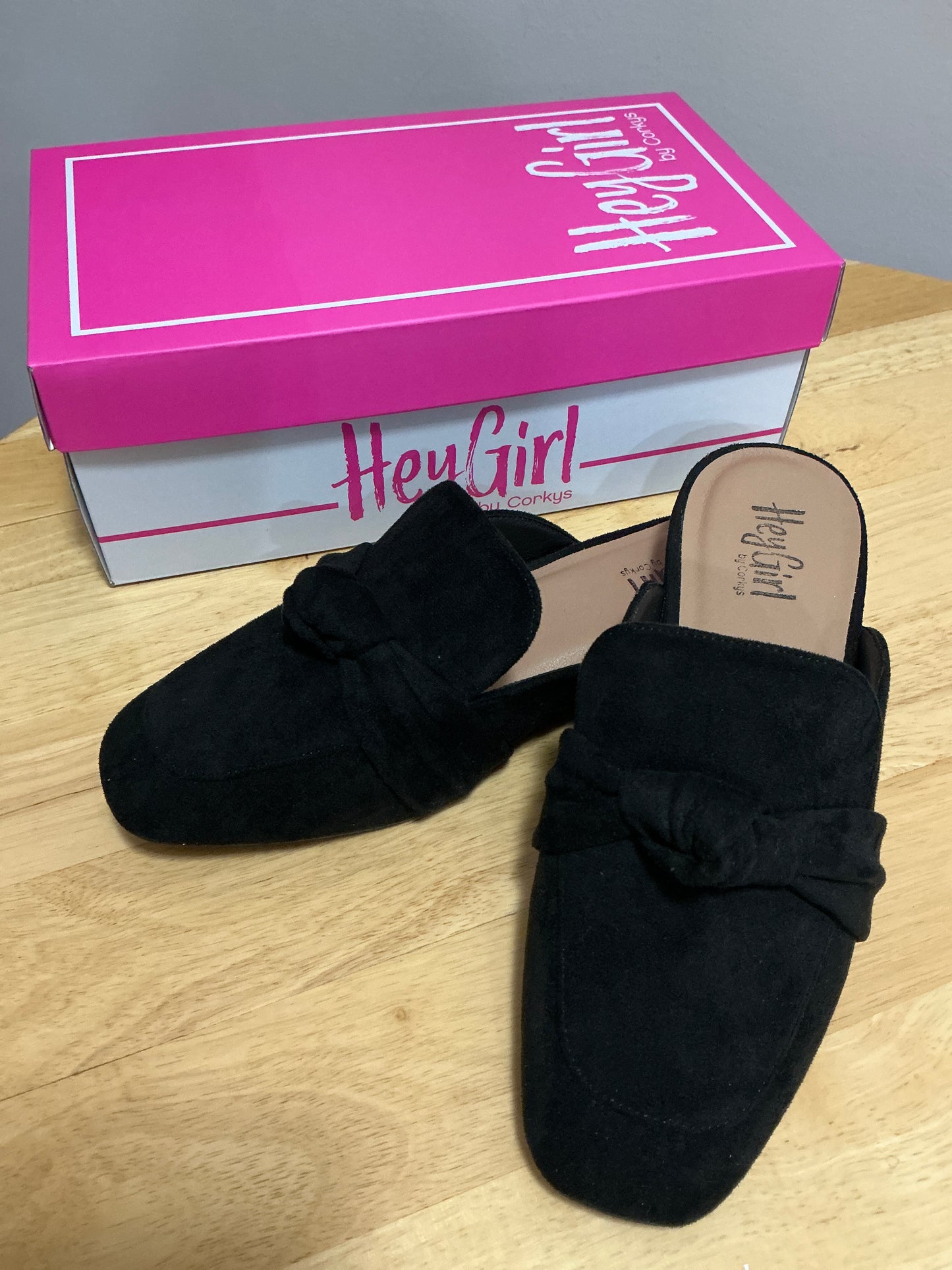 CLINGY/BLACK FAUX SUEDE