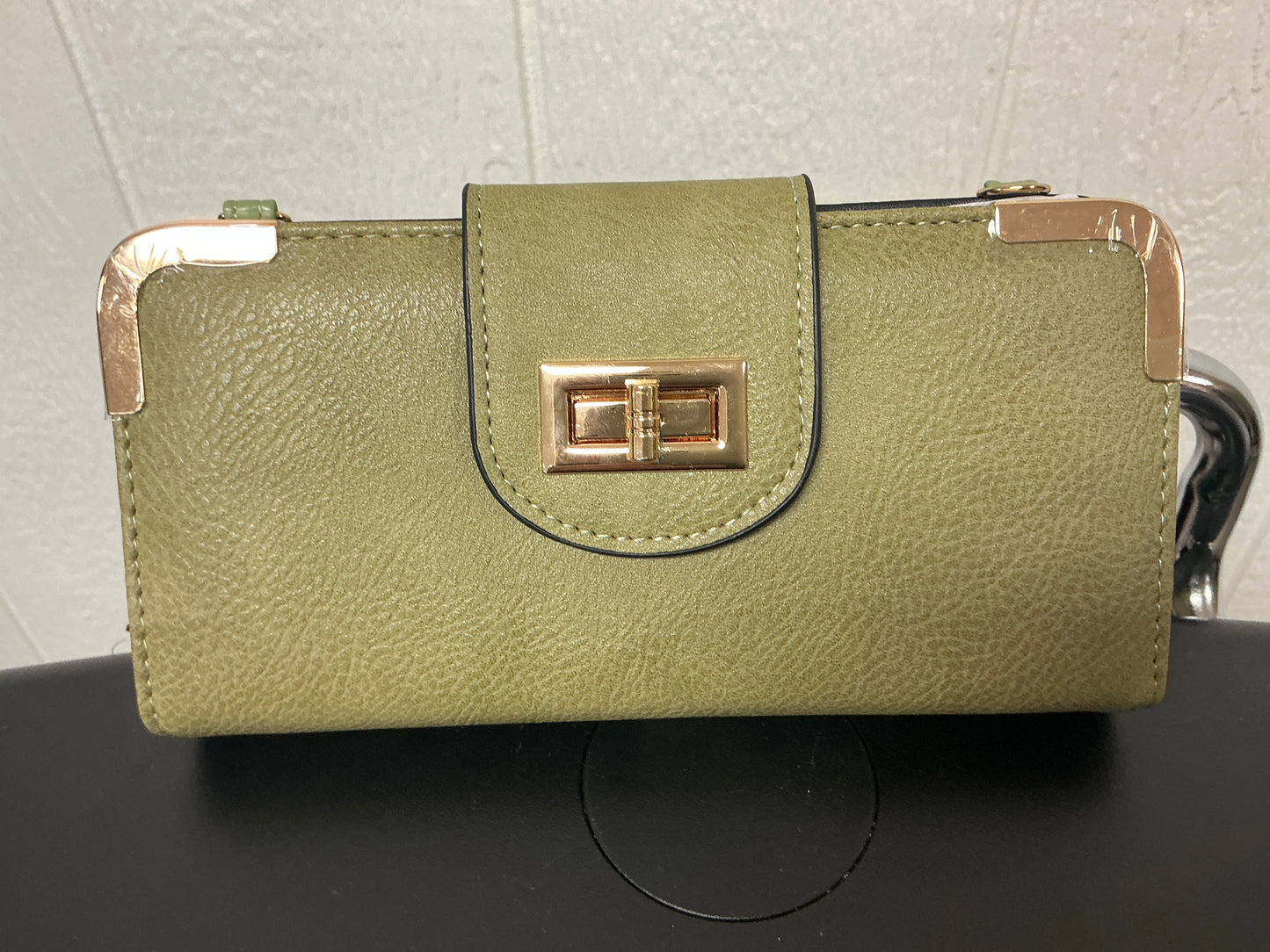 TURN LOCK CROSSBODY WALLET