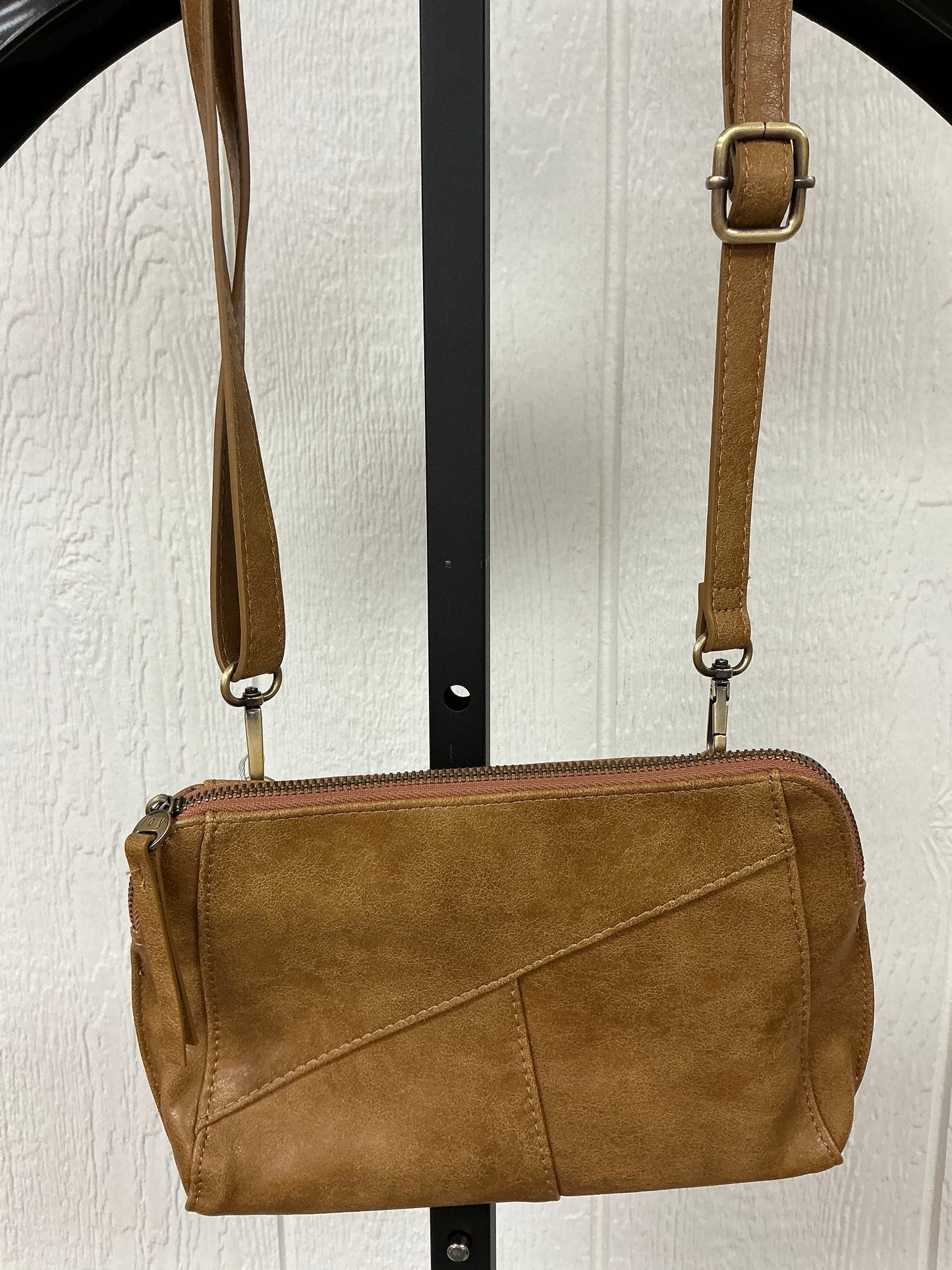 CROSSBODY W/WOVEN WRIST STRAP